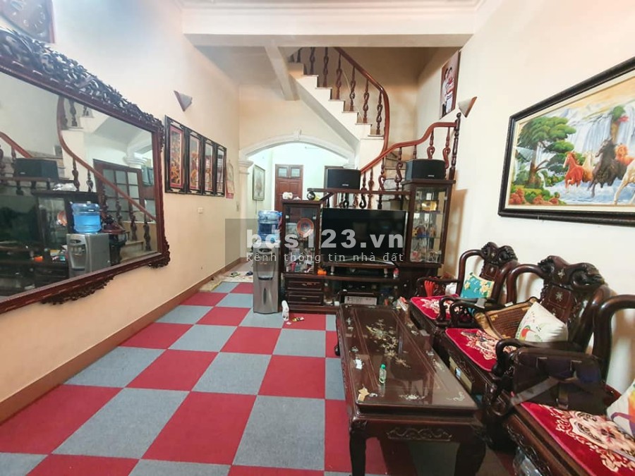 Bán nhà nguyên căn 4 tầng ô tô đỗ cửa giá bán 5.9 tỷ, sổ sẵn, kiến trúc nhà đẹp
