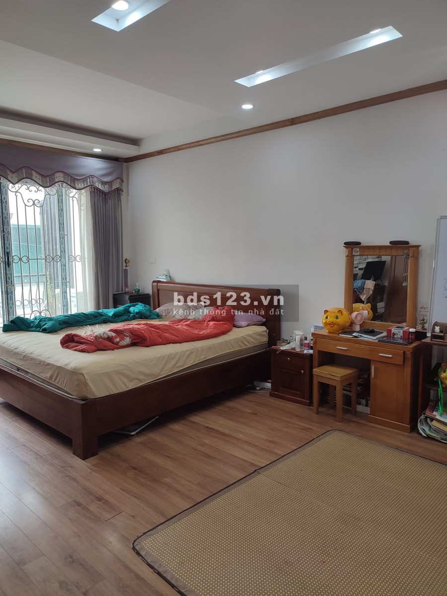 Cần bán nhà mặt phố, ô tô đỗ cửa đầy đủ nội thất đồ dùng, giá bán chỉ 8,8 tỷ, lh 0988425711