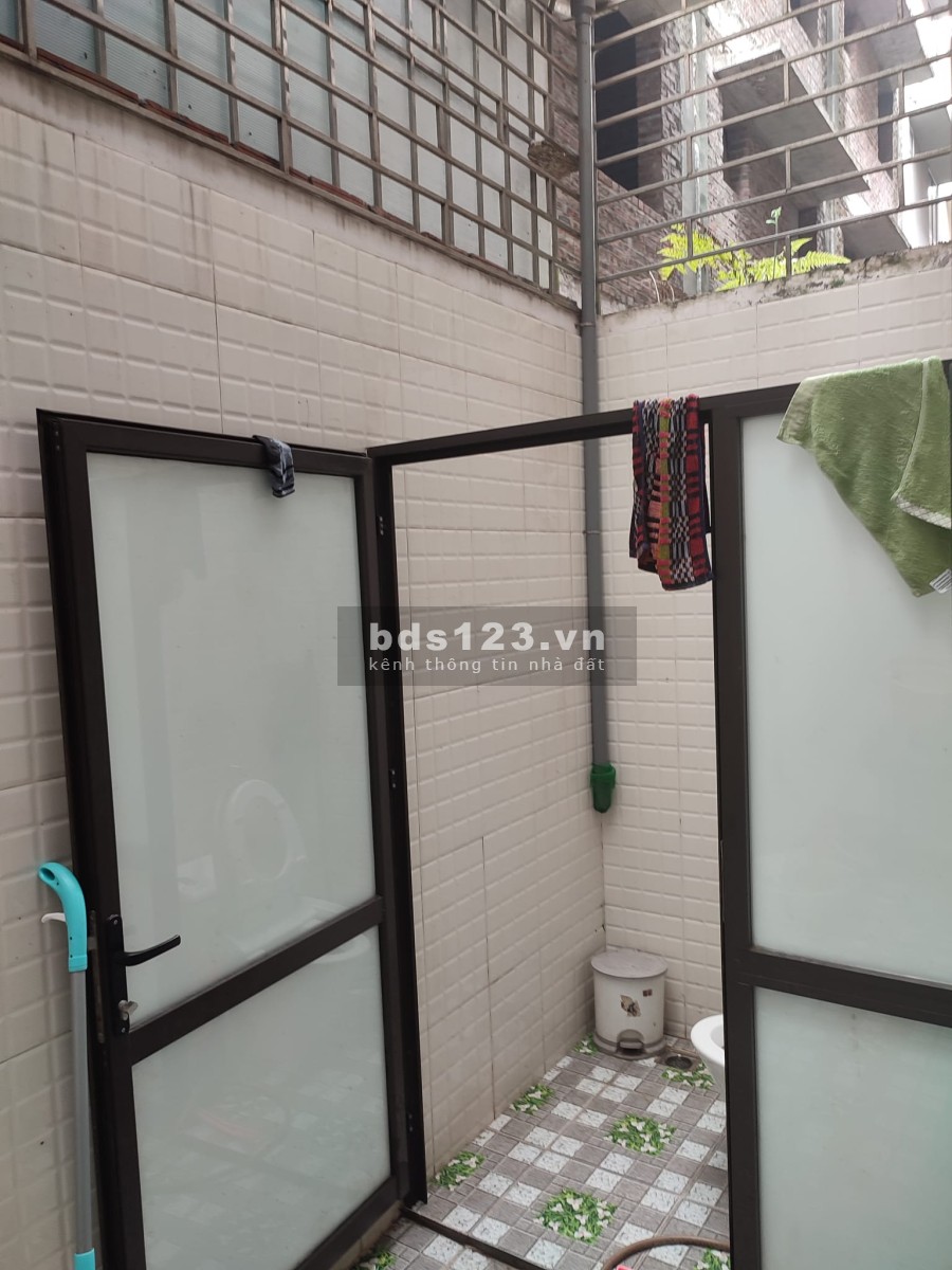 Cần bán nhà mặt phố, ô tô đỗ cửa đầy đủ nội thất đồ dùng, giá bán chỉ 8,8 tỷ, lh 0988425711