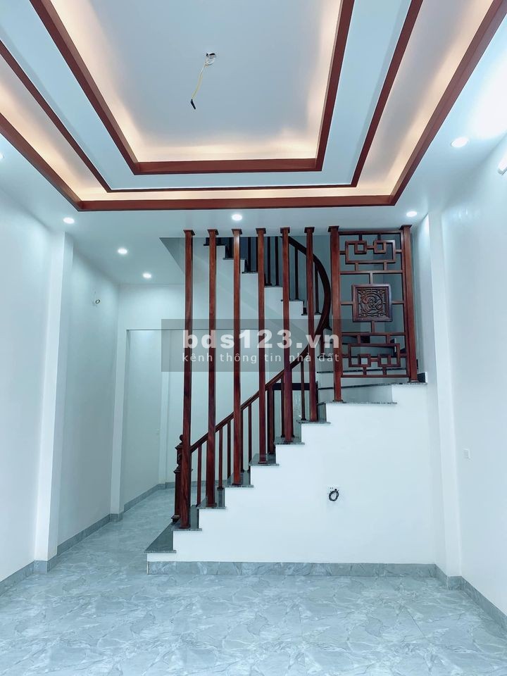 Bán gấp nhà đẹp phố Hoàng Quốc Việt Cầu Giấy dtsd 50m2 5 tầng giá nhỉnh 4 tỷ hiếm