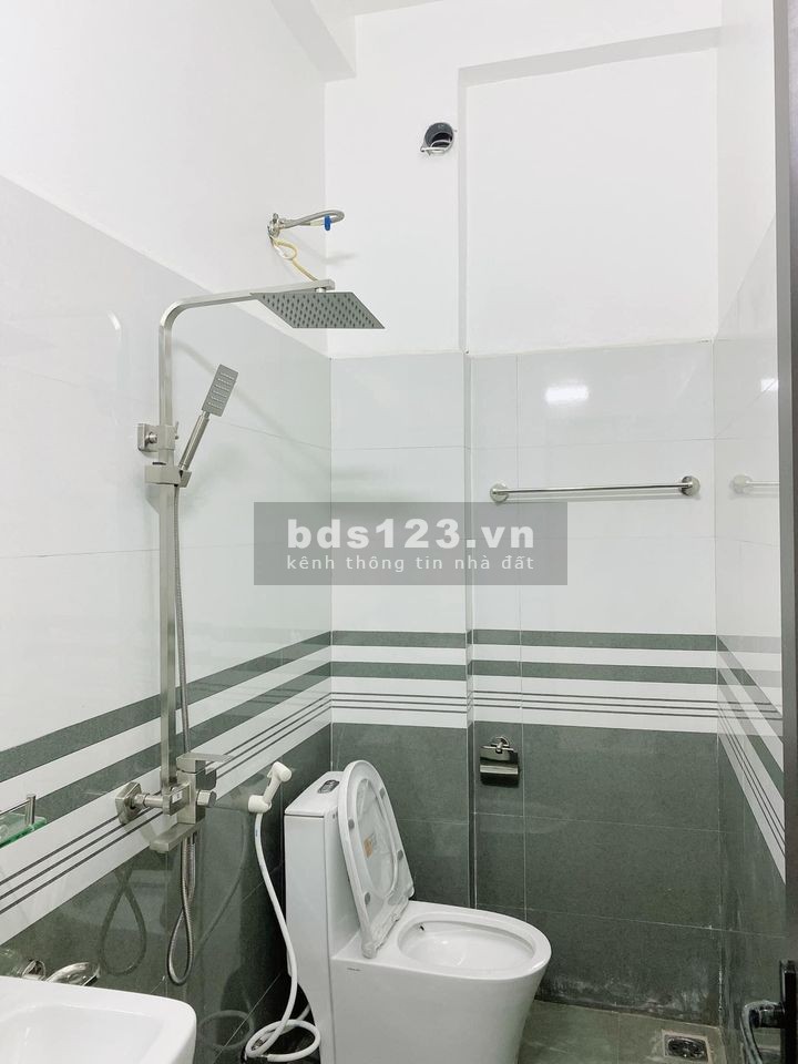 Bán gấp nhà đẹp phố Hoàng Quốc Việt Cầu Giấy dtsd 50m2 5 tầng giá nhỉnh 4 tỷ hiếm