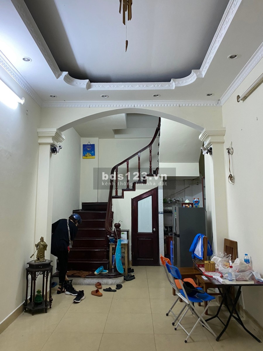 Diện tích 38m2 x 6 tầng, ô tô đỗ cửa, phố Tạ Quang Bửu cực kỳ hiếm người bán