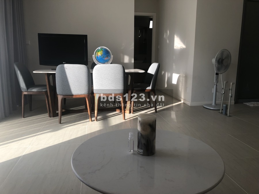 Thêm một căn hộ 2pn- tầng cao ở ngay giá thuê 23 tr/tháng liên hệ : 0909986202