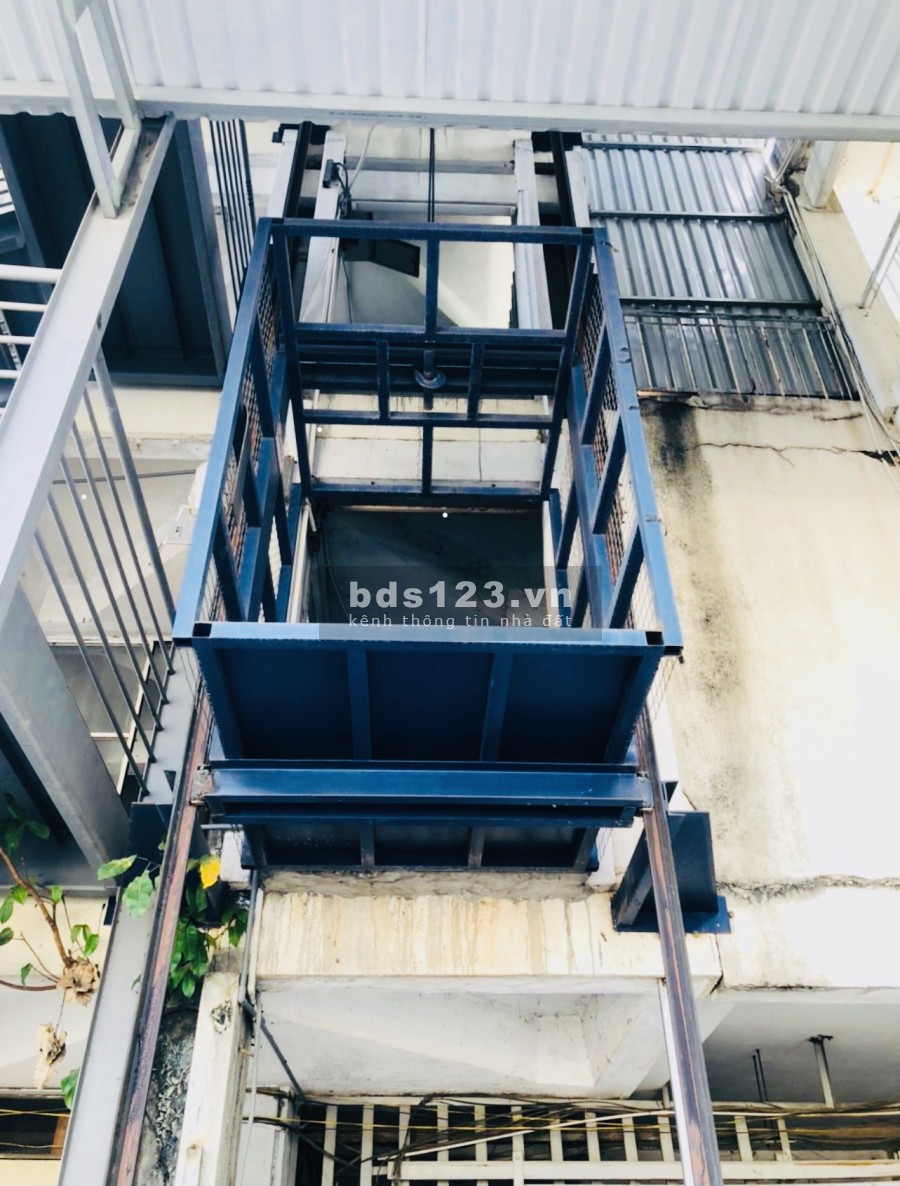 Cho thuê kho, xưởng, văn phòng mặt tiền 5.500m2 Xa Lộ Hà Nội, P. Trường Thọ, TP. Thủ Đức.