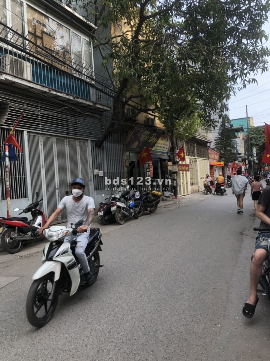 Bán nhà hàng hiếm 5 tầng ô tô cách 20m, giá bán 6.7 tỷ, có thương lượng, xây vuông đét