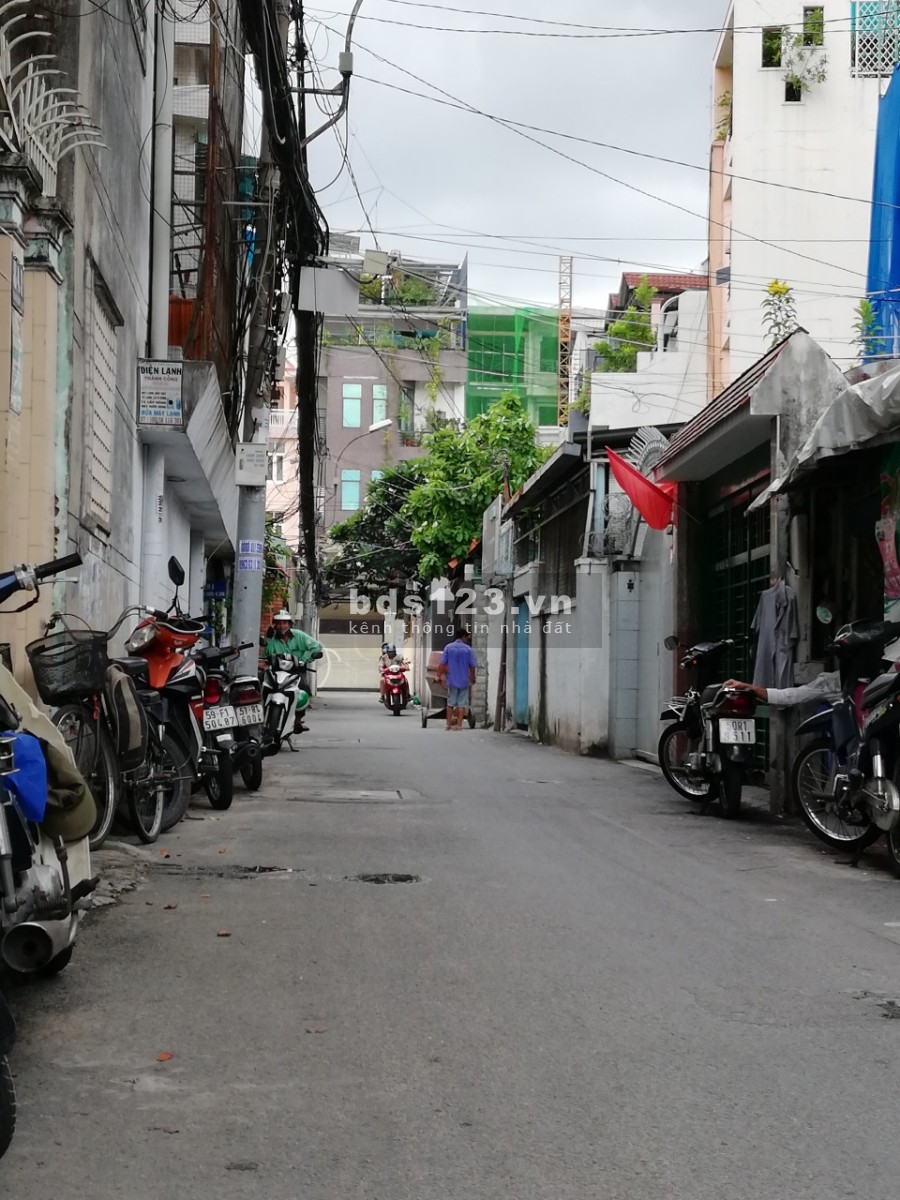 Chính chủ bán nhà nát khu vực quận Phú Nhuận giá bán 18 tỷ, khu dân cư đất sổ hồng
