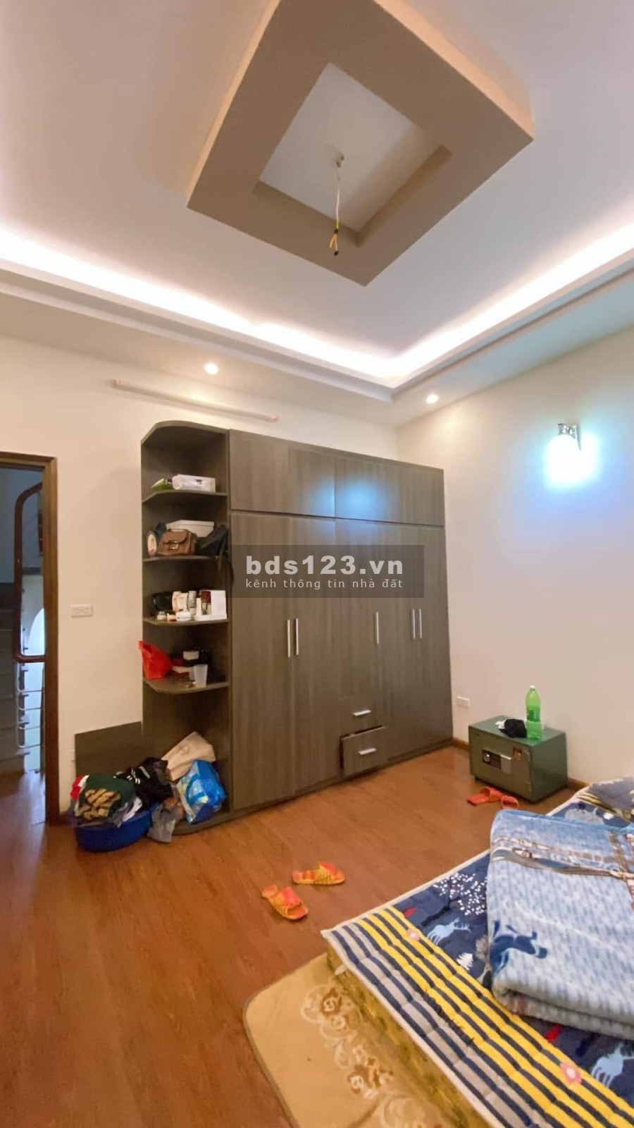 Cần bán gấp nhà 5 tầng, tặng full nội thất, giá bán 4,05 tỷ có thương lượng, đủ nội thất