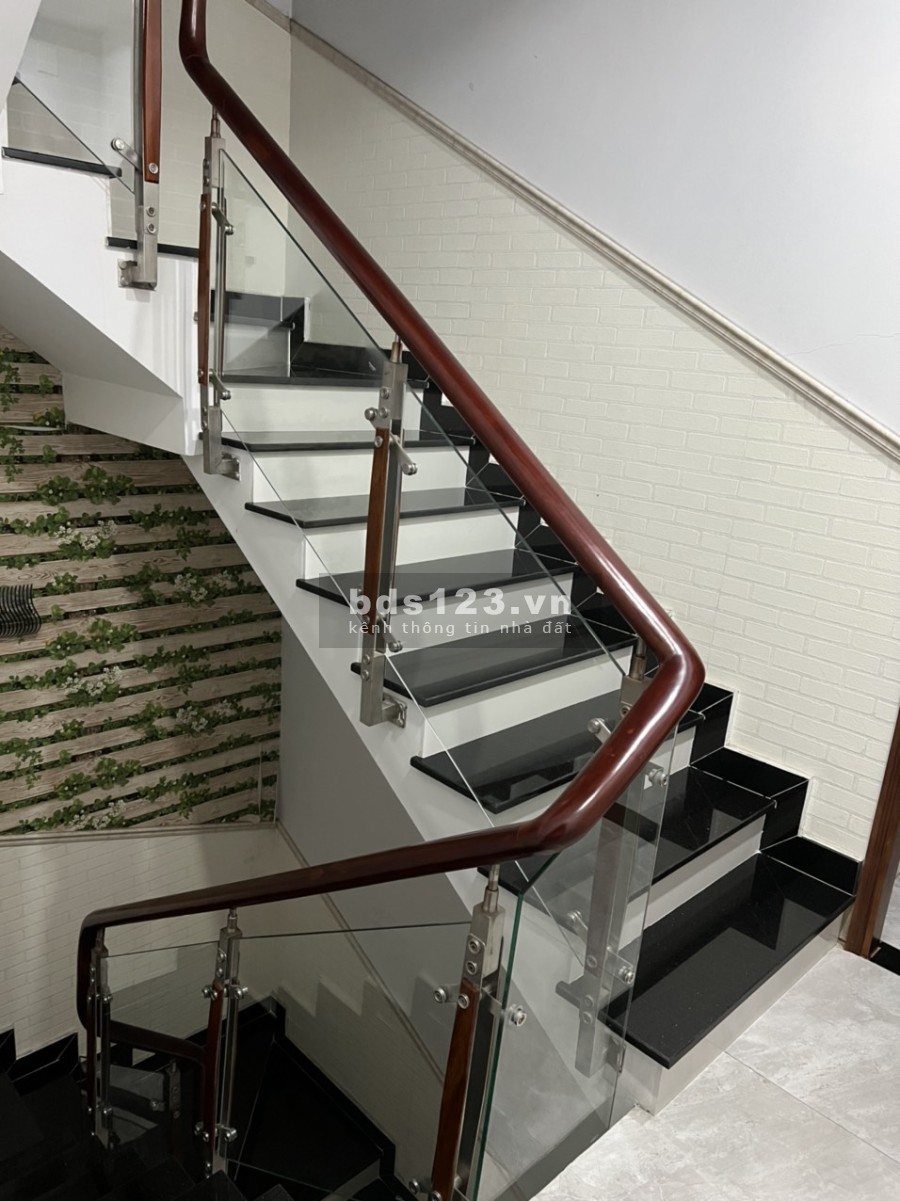 Chính chủ bán gấp nhà đẹp 4 tầng hẻm xe hơi tại Dương Quảng Hàm P5 Q Gò Vấp