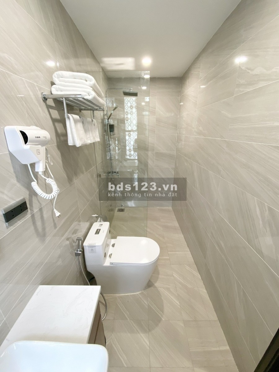 Bán khách sạn mini trung tâm Bãi Cháy giá tốt đầu tư sinh lời cao, đã có sổ đỏ, bàn giao ngay