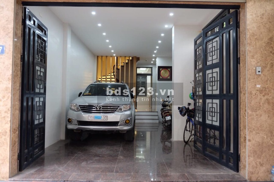 Nhà đẹp PL ô tô tránh 4 tầng x 72m2 ngõ 105 Xuân La giá 14,8 tỷ. LH 0912442669