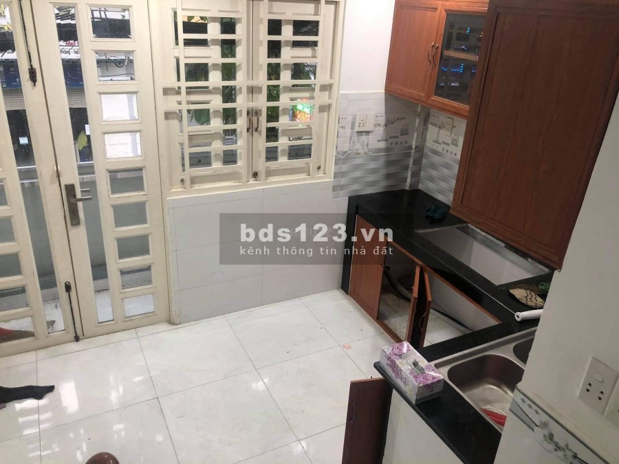 Bán nhà mặt tiền xe hơi đua khu sầm uất, thuận tiện kinh doanh giá chỉ 32 tỷ, sổ sẵn