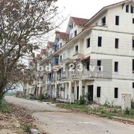 Bán biệt thự, liền kề B15 Cienco 5 Hoàng Quốc Việt, vị trí trung tâm view đẹp, giá tốt đầu tư