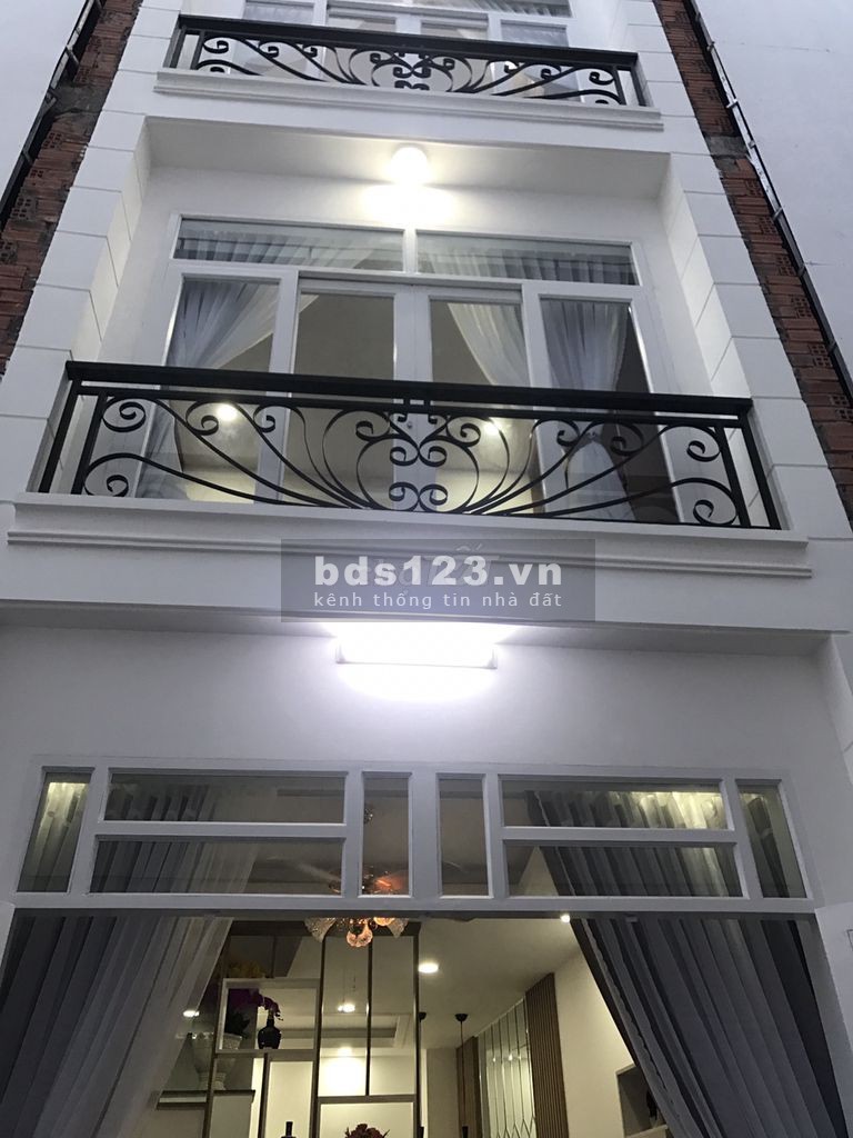 Bán nhà hẻm xe hơi Nguyễn Trọng Tuyển phường 2 Quận Tân Bình dtsd 4.3m*12m 2 lầu, 3 phòng