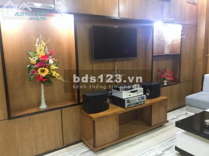 Bán nhà hẻm xe hơi Nguyễn Trọng Tuyển phường 2 Quận Tân Bình dtsd 4.3m*12m 2 lầu, 3 phòng