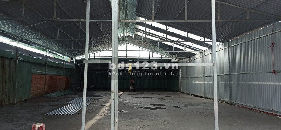 Xưởng diện tích 500m2 , có chia nhỏ 300,400m2 liên hệ 0931297362, vị trí đẹp