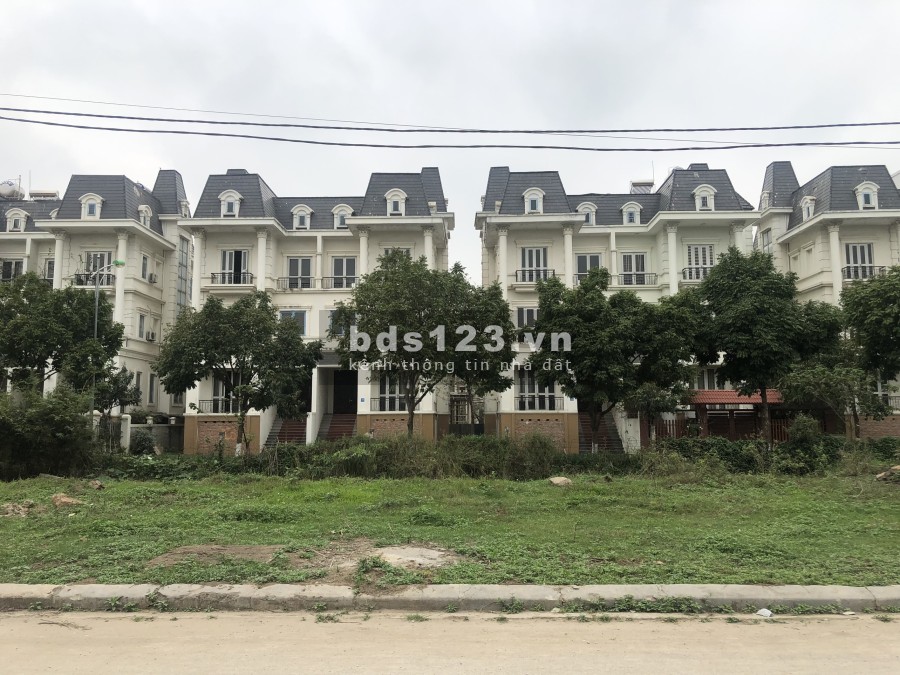 Bán biệt thự, liền kề B15 Cienco 5 Hoàng Quốc Việt, vị trí trung tâm view đẹp, giá tốt đầu tư