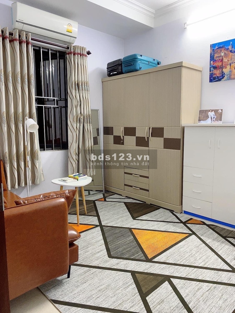 Bán nhà Gấp Phú Diễn Bắc Từ Liêm, dtsd 37m2, 5 tầng, 5.3m mt giá 4.15 tỷ ô tô tránh LH:0979008996