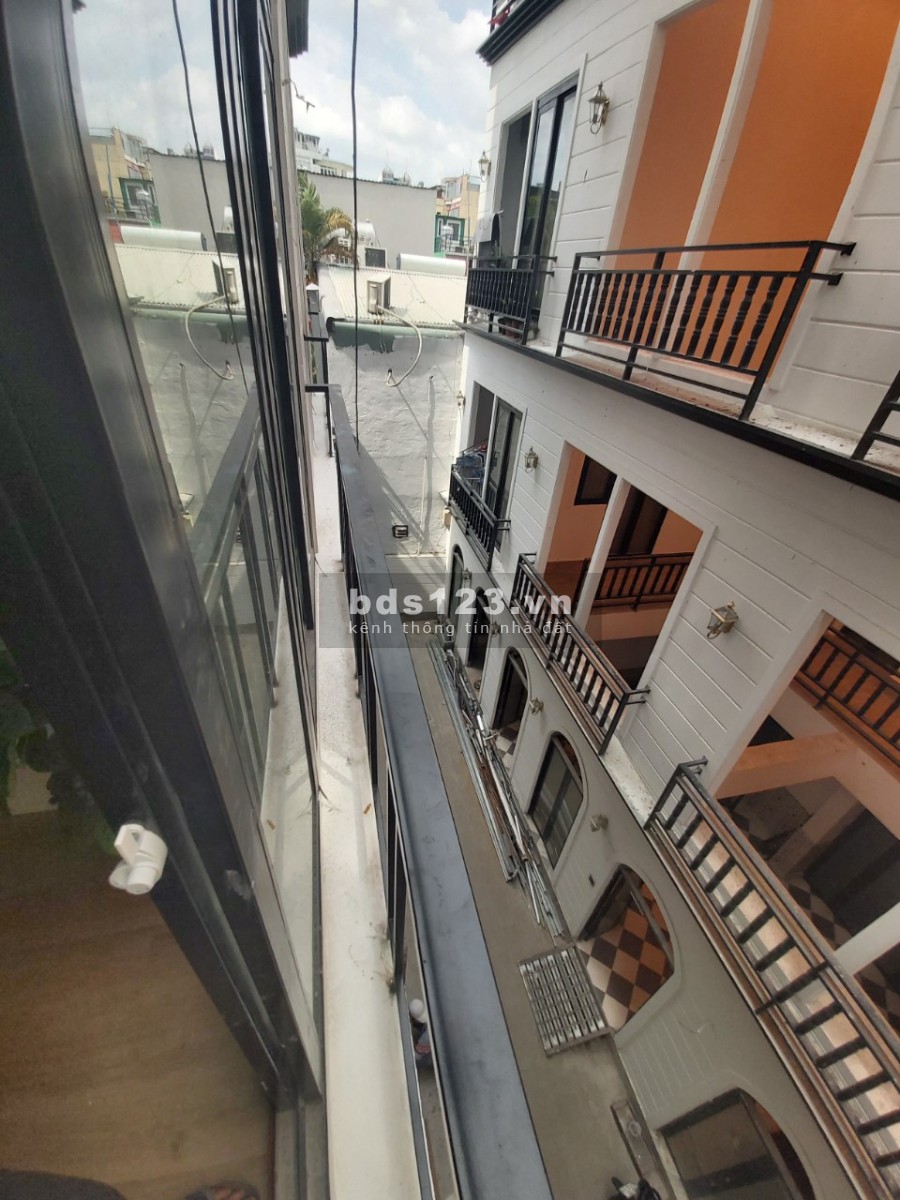 Duplex Quận 1 full nội thất ban công máy giặt riêng gần ngã 6 Phù Đổng Đại Học Sài Gòn