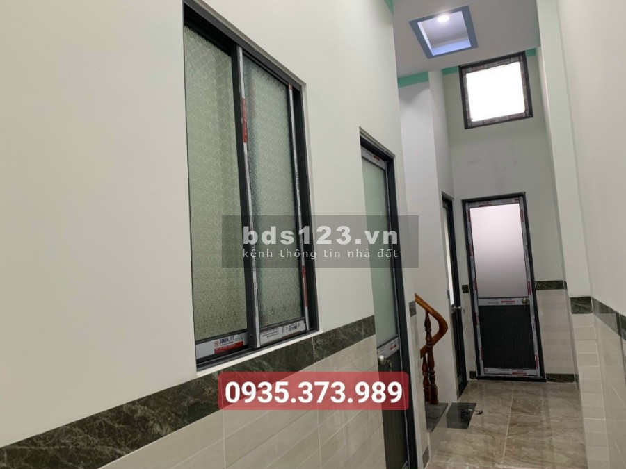 Bán nhà 2 tầng 2 mê đường bê tông rộng 6m P. Thái Hoà - Tx. Tân Uyên - Bình Dương