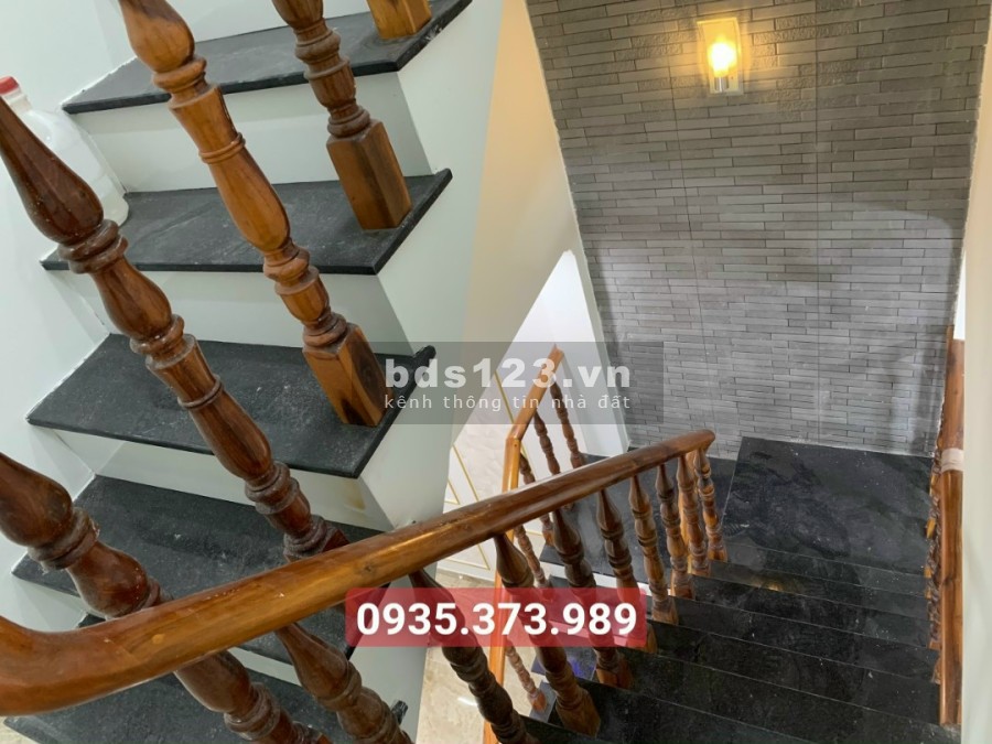 Bán nhà 2 tầng 2 mê đường bê tông rộng 6m P. Thái Hoà - Tx. Tân Uyên - Bình Dương