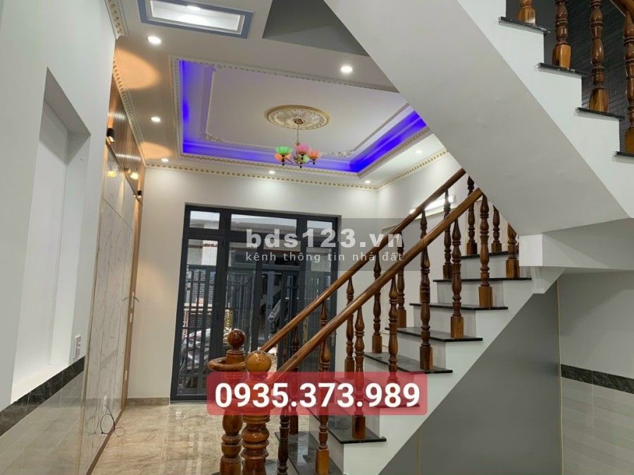 Bán nhà 2 tầng 2 mê đường bê tông rộng 6m P. Thái Hoà - Tx. Tân Uyên - Bình Dương