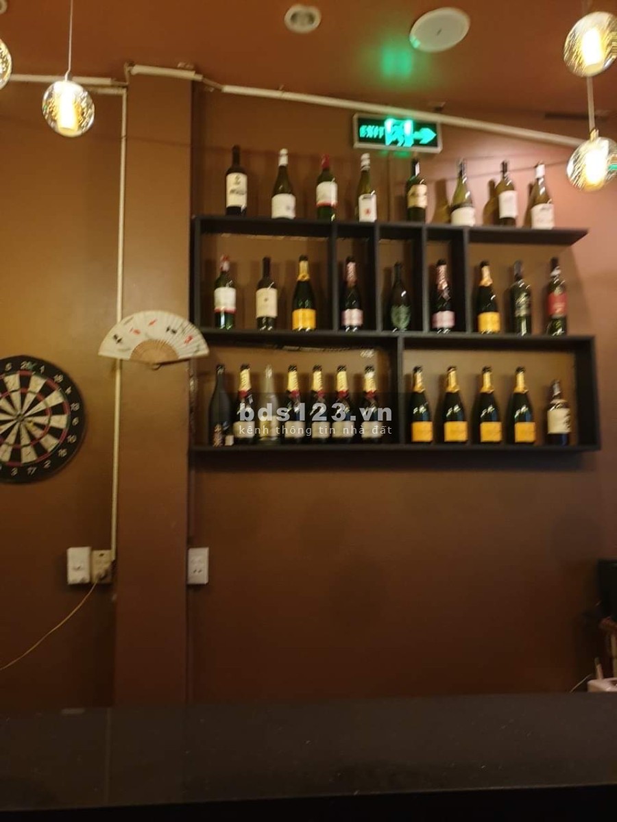 Cho thuê mặt bằng có sẵn nội thất làm counter bar liên hệ 0396345037 khu sầm uất