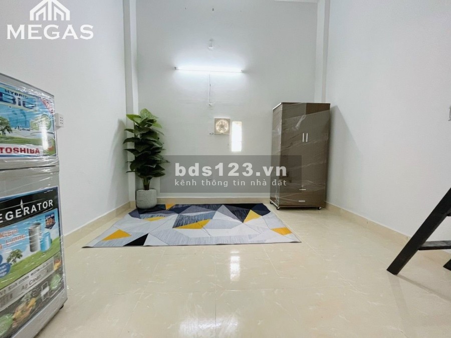 Phòng gác cao 1m7 sẵn nội thất cơ bản ngay Luỹ Bán Bích giá bao rẻ, vào ở ngay