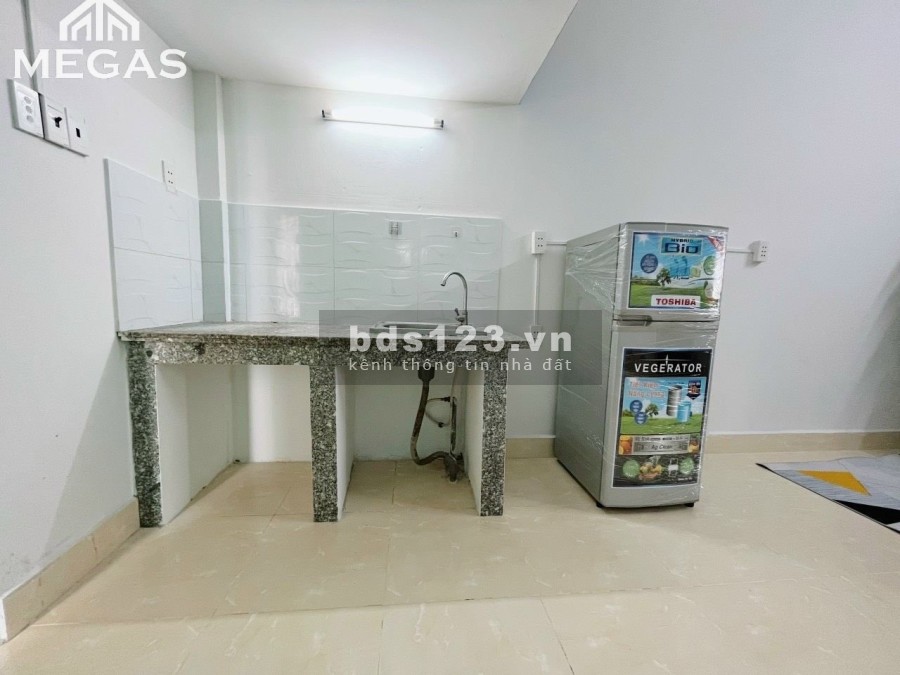 Phòng gác cao 1m7 sẵn nội thất cơ bản ngay Luỹ Bán Bích giá bao rẻ, vào ở ngay