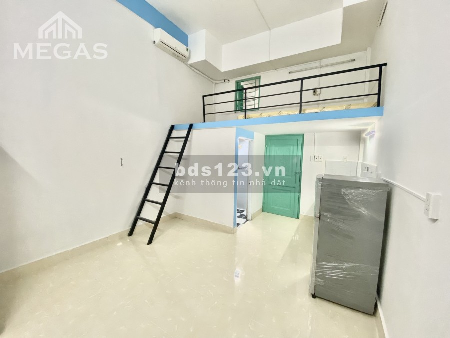 Phòng gác cao 1m7 sẵn nội thất cơ bản ngay Luỹ Bán Bích giá bao rẻ, vào ở ngay