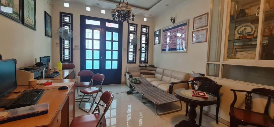 Bán nhà Yên Thế cạnh Sân Bay diện tích 63m2, 3 tầng giá nhỉnh 10 tỷ khu dân trí cao