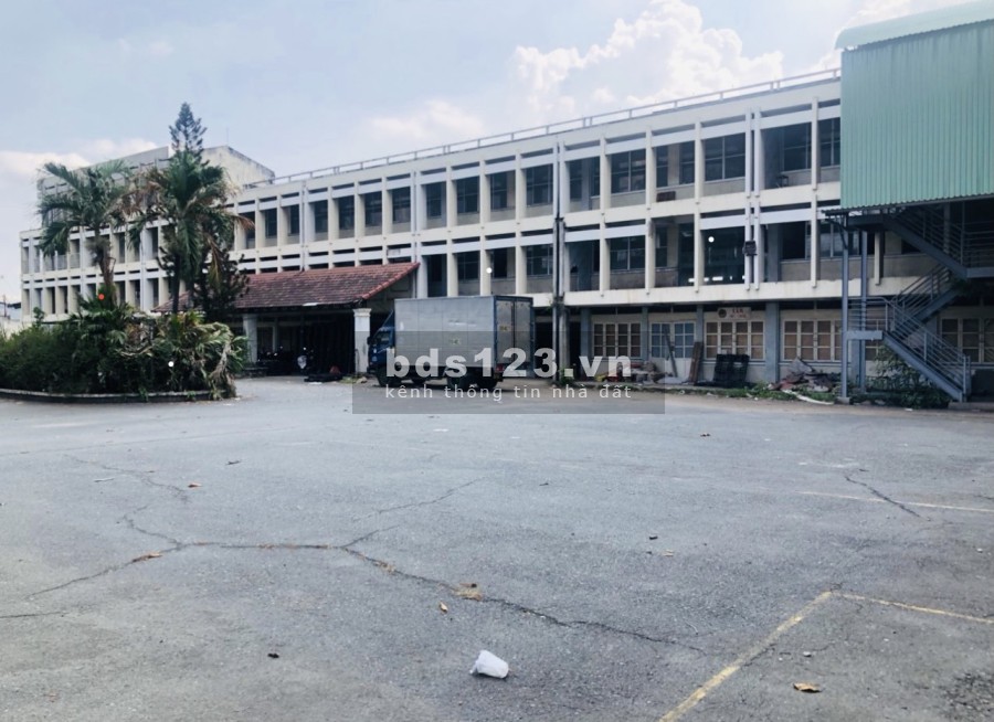 Cho thuê kho, xưởng, văn phòng mặt tiền 5.500m2 Xa Lộ Hà Nội, P. Trường Thọ, TP. Thủ Đức.
