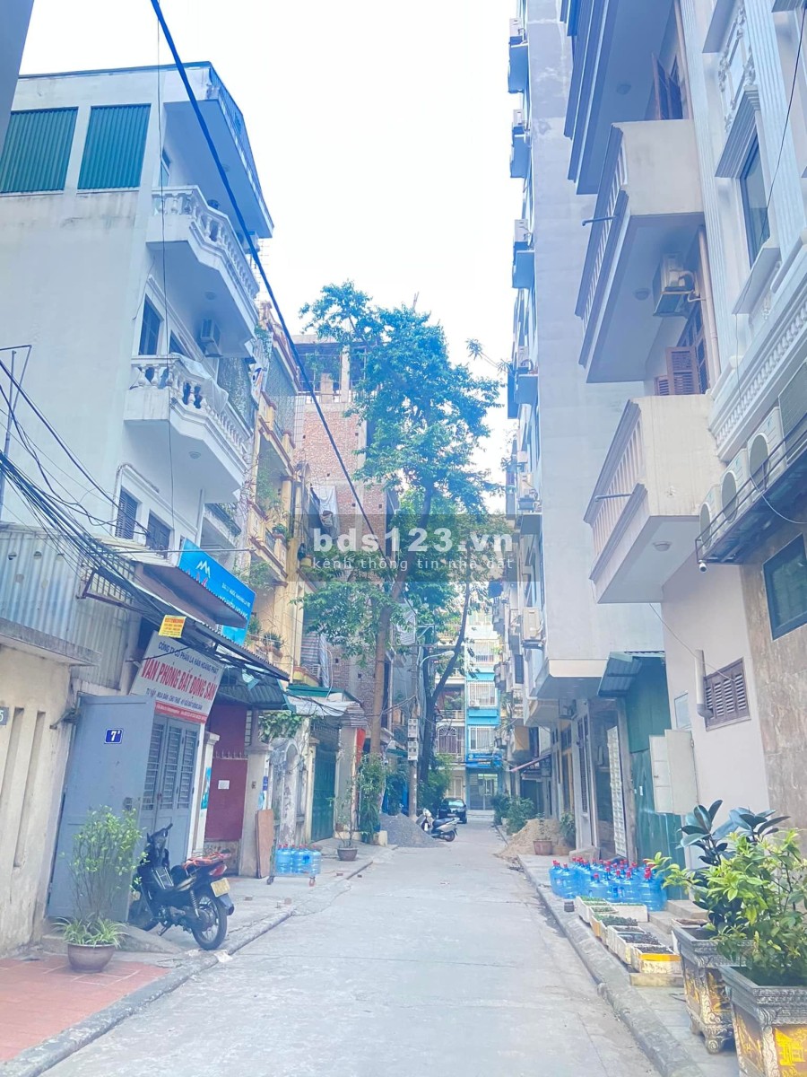 Bán nhà phố Nghĩa Đô Cầu Giấy, diện tích 73m2, nhà 2 mặt ngõ phân lô ô tô vào nhà, sổ sẵn
