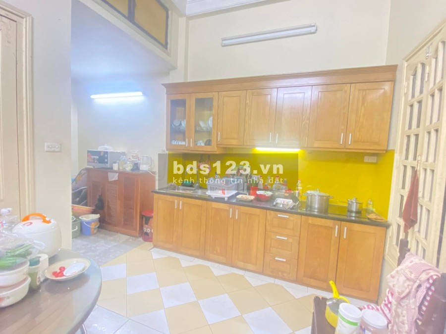 Bán nhà phố Nghĩa Đô Cầu Giấy, diện tích 73m2, nhà 2 mặt ngõ phân lô ô tô vào nhà, sổ sẵn