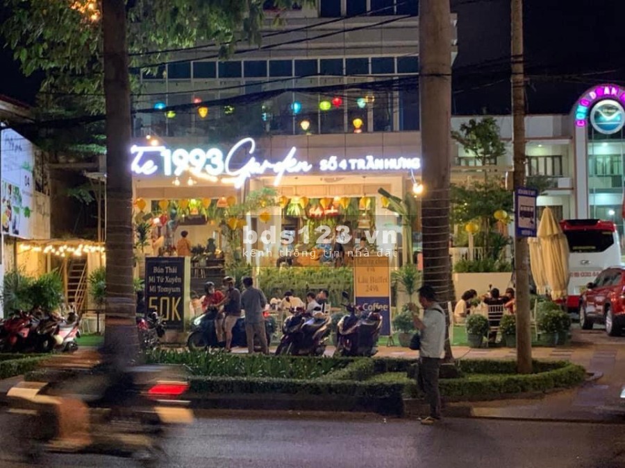 Cho thuê + sang quán café décor tuyệt đẹp Trần Hưng Đạo gần công viên khu vực khách du lịch sầm uất