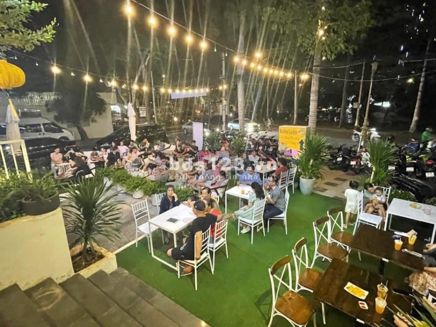 Cho thuê + sang quán café décor tuyệt đẹp Trần Hưng Đạo gần công viên khu vực khách du lịch sầm uất