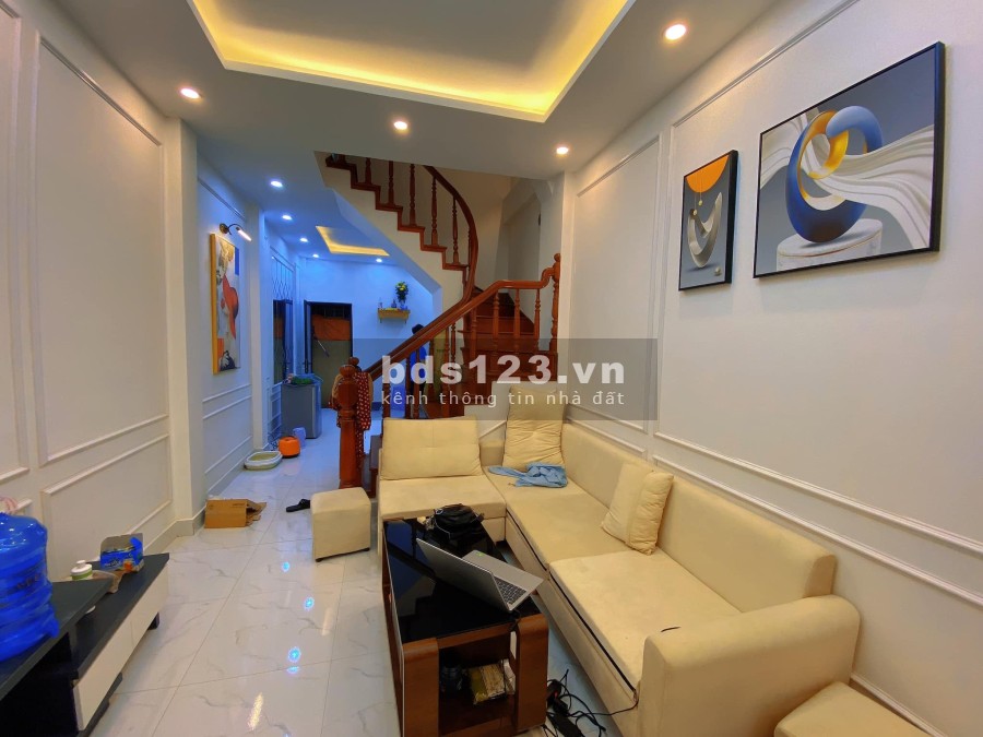 Nhà rất đẹp, 2 mặt thoáng, trung tâm Cầu Giấy sổ đỏ chính chủ, giá tốt đầu tư, khu an ninh