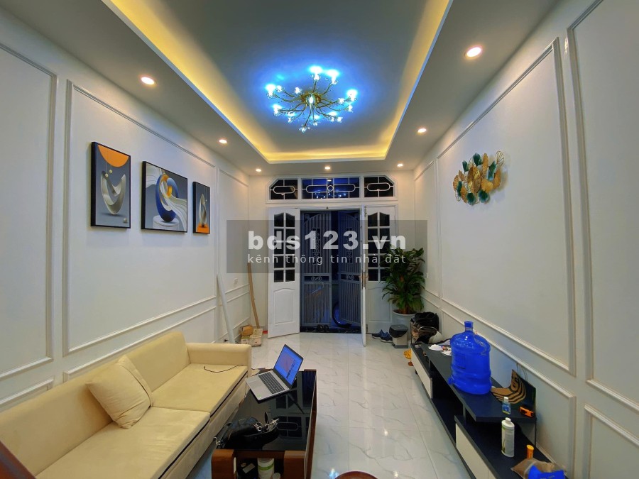 Nhà rất đẹp, 2 mặt thoáng, trung tâm Cầu Giấy sổ đỏ chính chủ, giá tốt đầu tư, khu an ninh