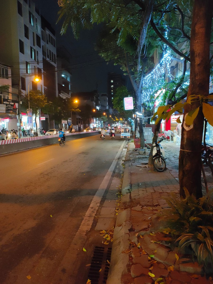 Bán nhà nguyên căn Lạc Long Quân Tây Hồ, dtsd 40m2, 5 tầng đúc, mt 3.5m, giá bán 7.7 tỷ