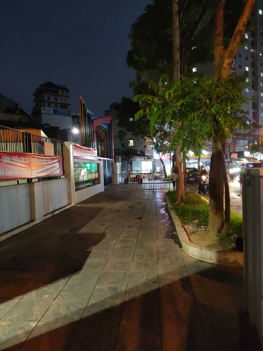 Bán nhà nguyên căn Lạc Long Quân Tây Hồ, dtsd 40m2, 5 tầng đúc, mt 3.5m, giá bán 7.7 tỷ