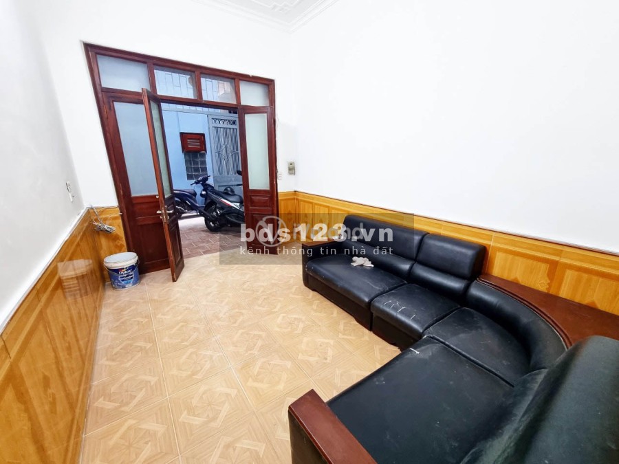 Nhà siêu rẻ diện tích sử dụng 35m2 Văn Cao mặt tiền 3.3m, 3 tầng, giá bán chỉ 3.6 tỷ