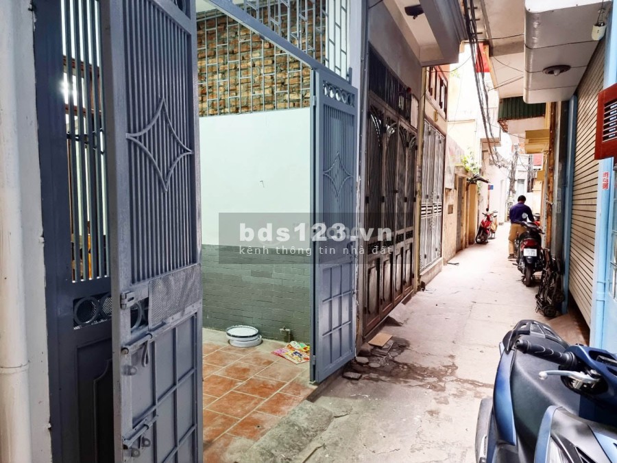 Nhà siêu rẻ diện tích sử dụng 35m2 Văn Cao mặt tiền 3.3m, 3 tầng, giá bán chỉ 3.6 tỷ