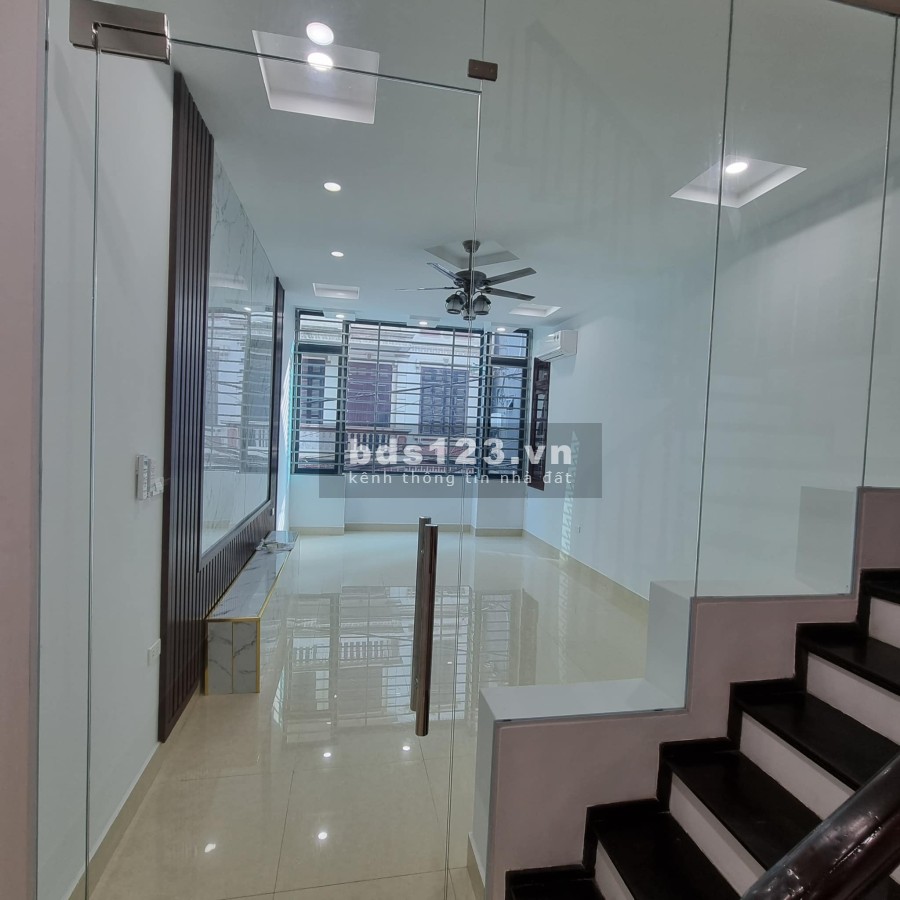 Bán gấp nhà nguyên căn đẹp ô tô đỗ cửa đầy đủ nội thất giá bán 13.6 tỷ, đủ công năng