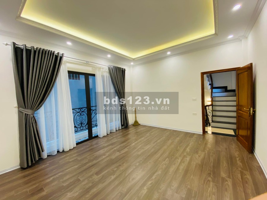 Cần bán nhà giấp tại phố vip Chùa Bộc, diện tích 40x5 tầng ngõ ô tô chỉ với 6.6 tỷ