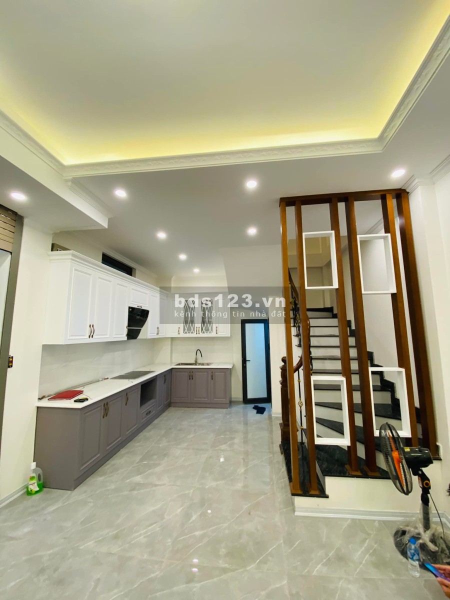 Cần bán nhà giấp tại phố vip Chùa Bộc, diện tích 40x5 tầng ngõ ô tô chỉ với 6.6 tỷ