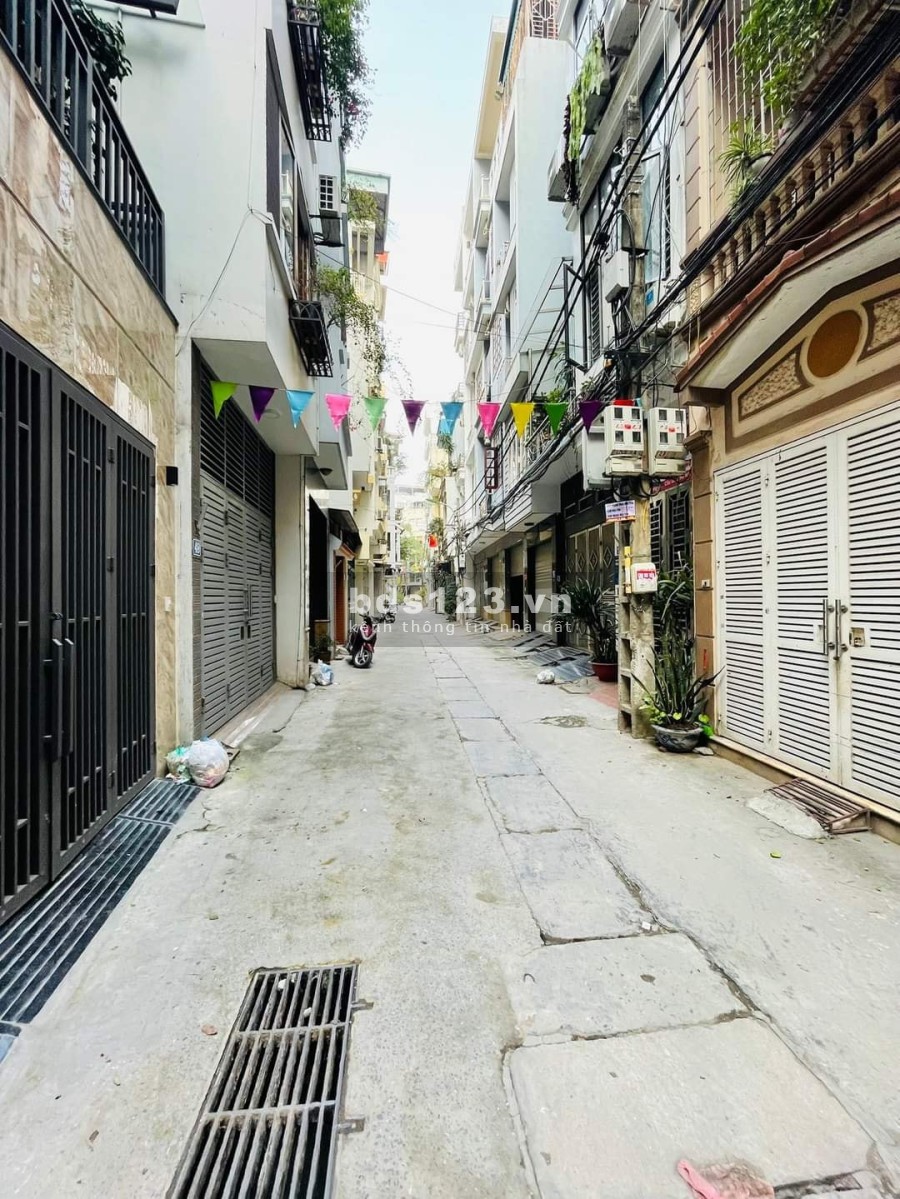 Bán nhà đẹp nguyên căn chính chủ 4 tầng đúc, ô tô đỗ cửa, kinh doanh tốt giá 11 tỷ, có thương lượng