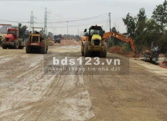 Cần bán gấp miếng đất mặt tiền đường Liên Huyện 28m Becamex DP giá từ 450 triệu