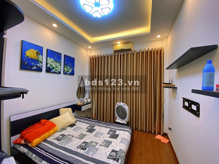 Nhà rất đẹp, 2 mặt thoáng, trung tâm Cầu Giấy sổ đỏ chính chủ, giá tốt đầu tư, khu an ninh