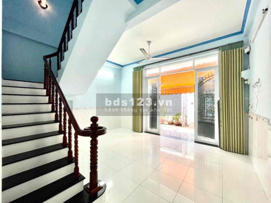Nhà riêng mới xây 1 lầu (2pn2wc) dt 85m2, SHR 700tr bao sang tên, hẻm 10m dọn ở ngay, LH 0395171772