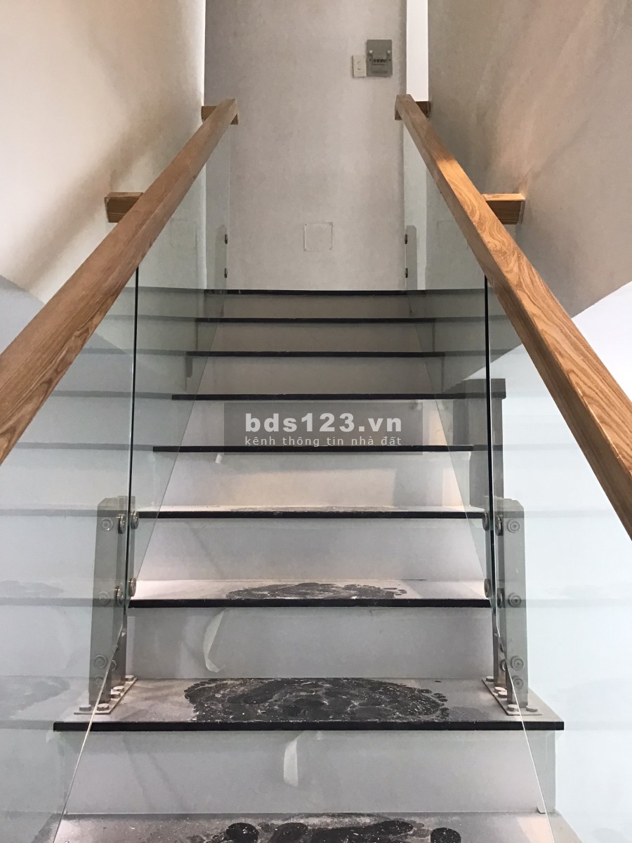 Bán gấp nhà 2 tầng dt đất 67m2 hẻm 242 Nguyễn Xí, P13, Bình Thạnh, 6.3 tỷ tl