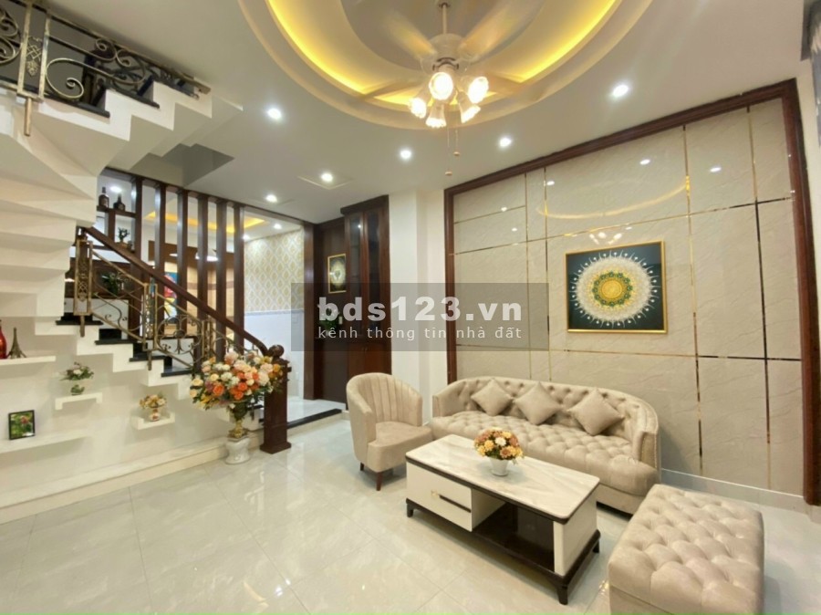 Nhà mới xây xong 80m2/2PN, giá 750 triệu giá 100% (sổ hồng riêng), ngay ngã ba Giồng.